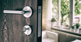 Zadbaj o bezpieczeństwo swojego domu i wybierz odpowiednie klamki drzwiowe w Warszawie