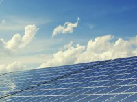 Ewolucja technologii paneli słonecznych: Od tradycyjnych ogniw krzemowych do innowacyjnych rozwiązań perowskitowych.