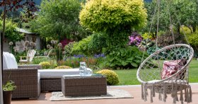 Jak urządzić wymarzony taras? Inspiracje i pomysły na aranżacje w różnych stylach: od boho po skandynawski Jak urządzić wymarzony taras? Inspiracje i pomysły na aranżacje w różnych stylach: od boho po skandynawski