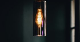 Lampy zewnętrzne do oświetlania domu i ogrodu – praktyczny poradnik Lampy zewnętrzne do oświetlania domu i ogrodu – praktyczny poradnik